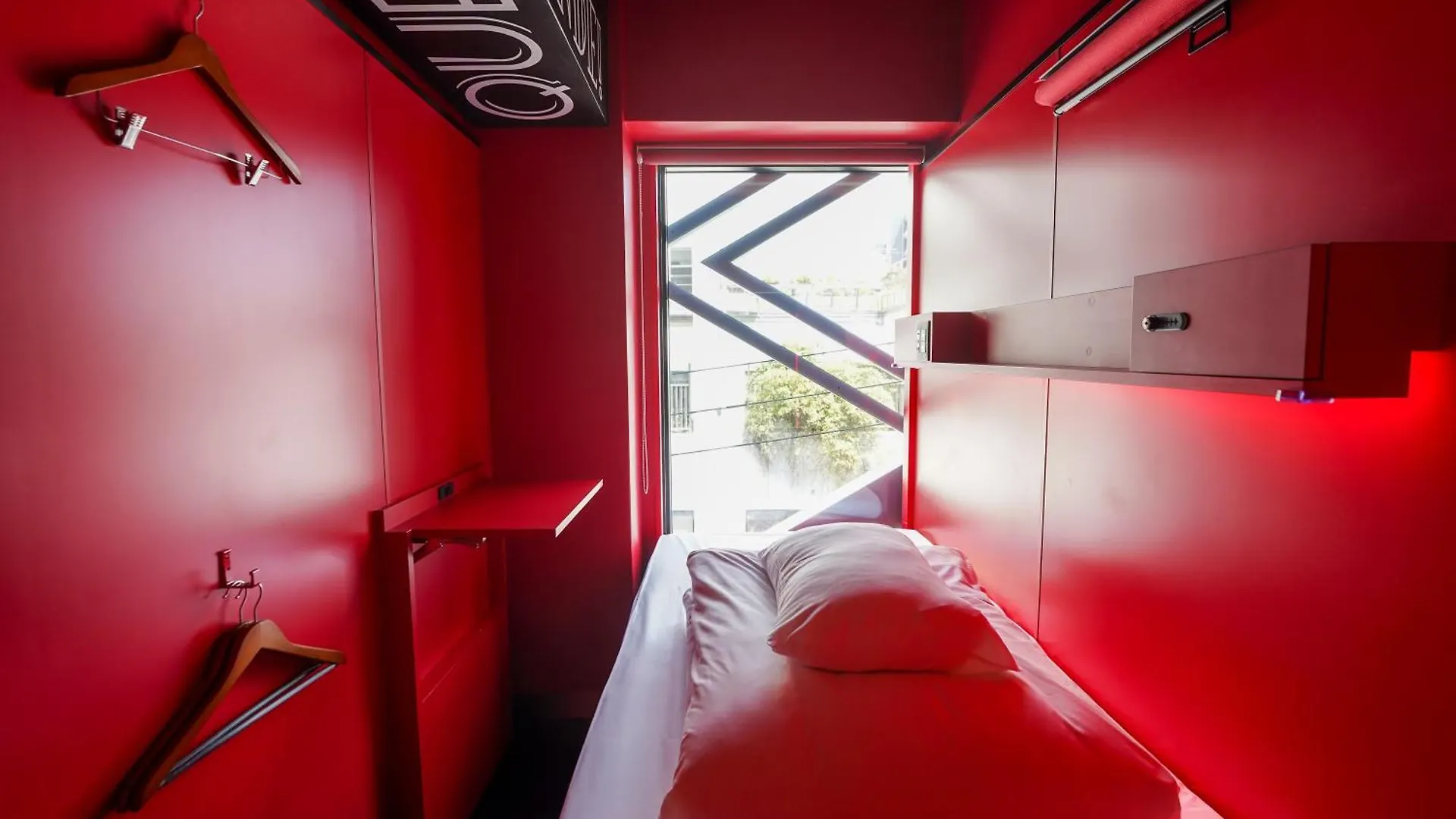 Hostel Esports Hotel E-Zone 電脳空間 Osaka