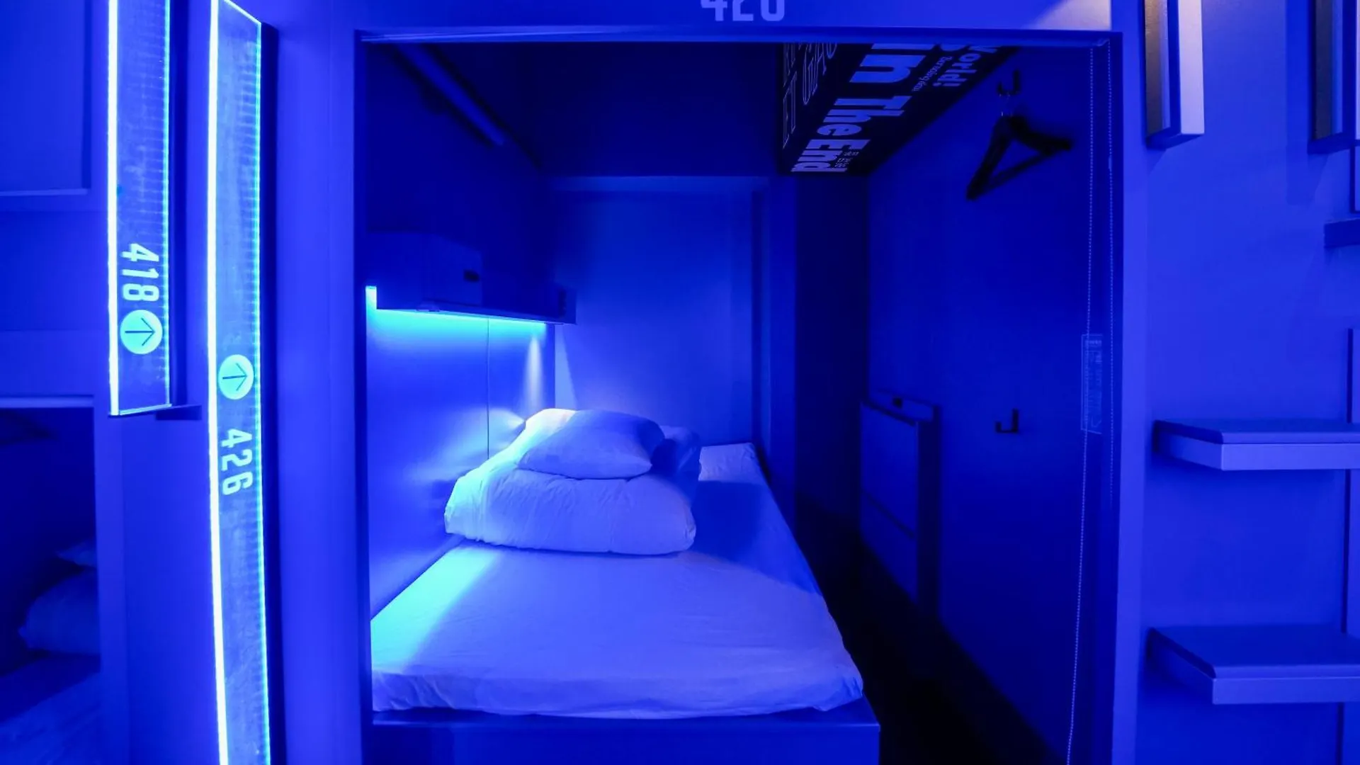 Esports Hotel E-Zone 電脳空間 Osaka Hostel
